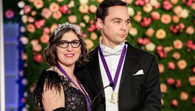 Young Sheldon Finale Photos Unveil First Look at Jim Parsons & Mayim Bialik’s Return