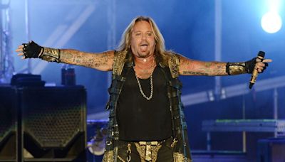 Mötley Crüe singer Vince Neil falls on his face at New Jersey show