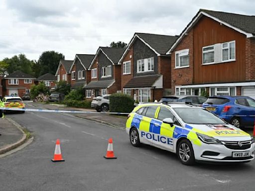 Traque au Royaume-Uni: la police recherche un homme soupçonné d'avoir tué trois femmes à l'arbalète