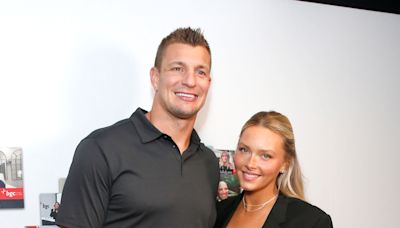 Gronk told to 'take notes' by girlfriend who claims she 'wants to do this lift'