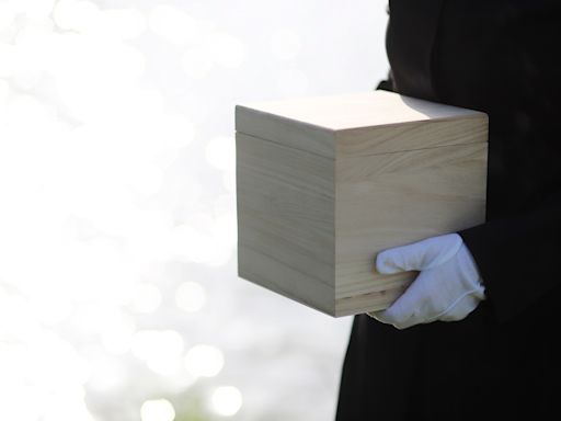 Dear Annie: I don’t know what to do with my mother’s ashes