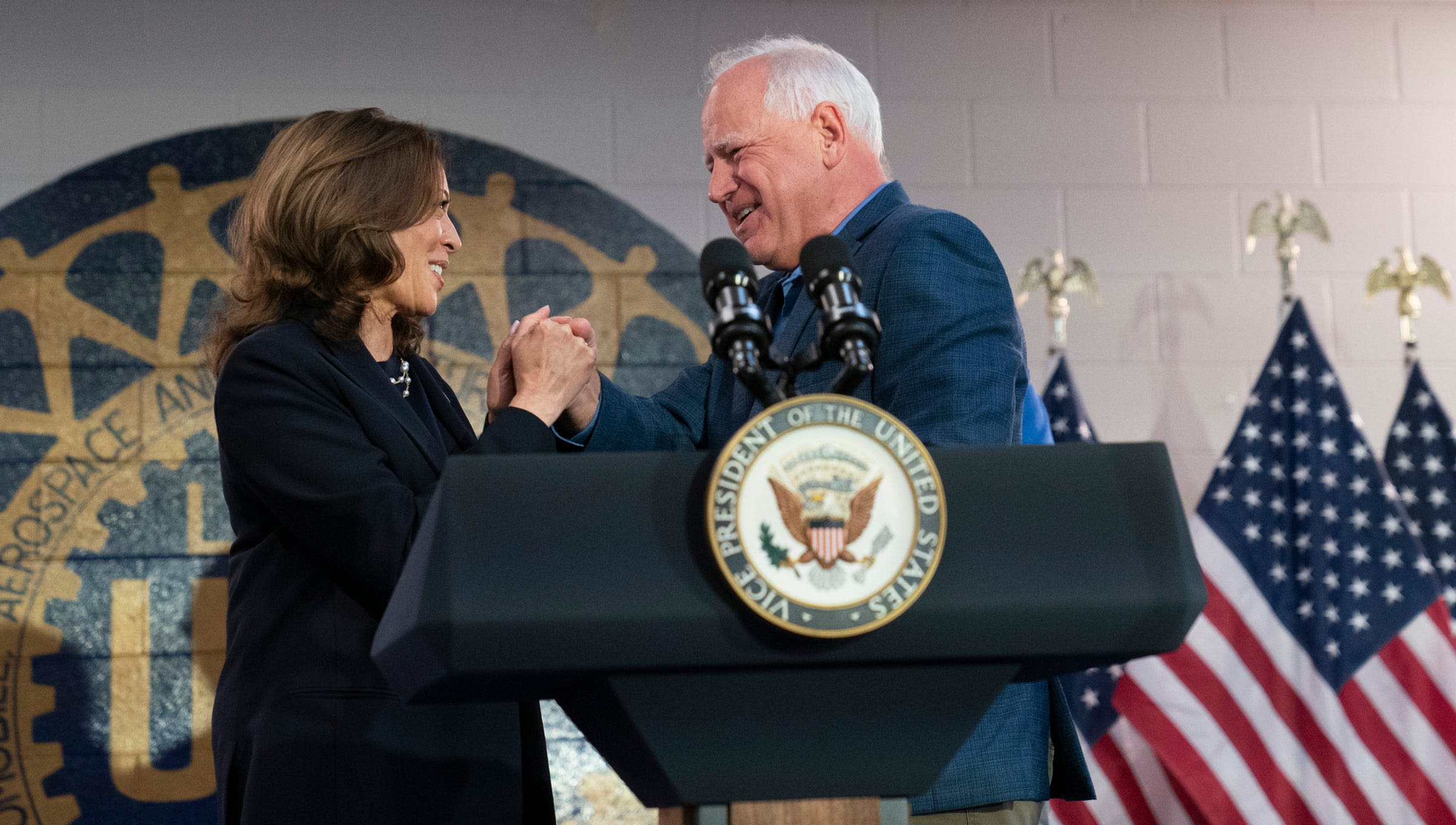 'Never been something like this': Kamala Harris and Tim Walz to rally in Arizona