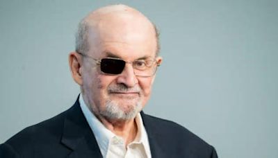 Salman Rushdie: "Perder un ojo me afecta todos los días"