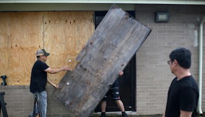 Texas hunkers down as storm Beryl approaches