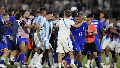 VIDEO: Escándalo y pleito tras eliminación de Argentina frente a Francia