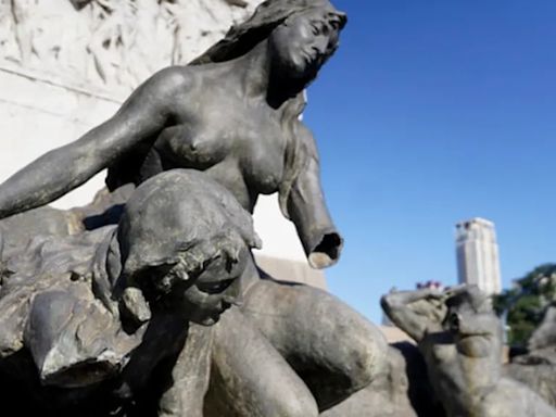 Vandalizaron el Monumento a los Españoles: les cortaron los brazos, las manos y las piernas a las estatuas