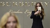 Burberry lucra menos no ano fiscal e prevê queda na receita; em Londres, ação tomba 3,5% Por Estadão Conteúdo