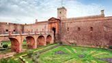 El impresionante castillo que está dentro de la ciudad de Barcelona y fue una prisión militar durante años