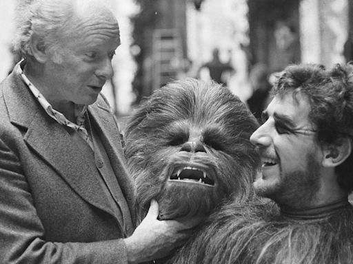 Entre el talento y la enfermedad: la historia de Peter Mayhew, el primer actor bajo el traje de Chewbacca - La Tercera