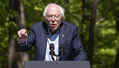 Bernie Sanders presagia que el apoyo de Joe Biden a Israel puede complicarle su plan de reelegirse - La Opinión