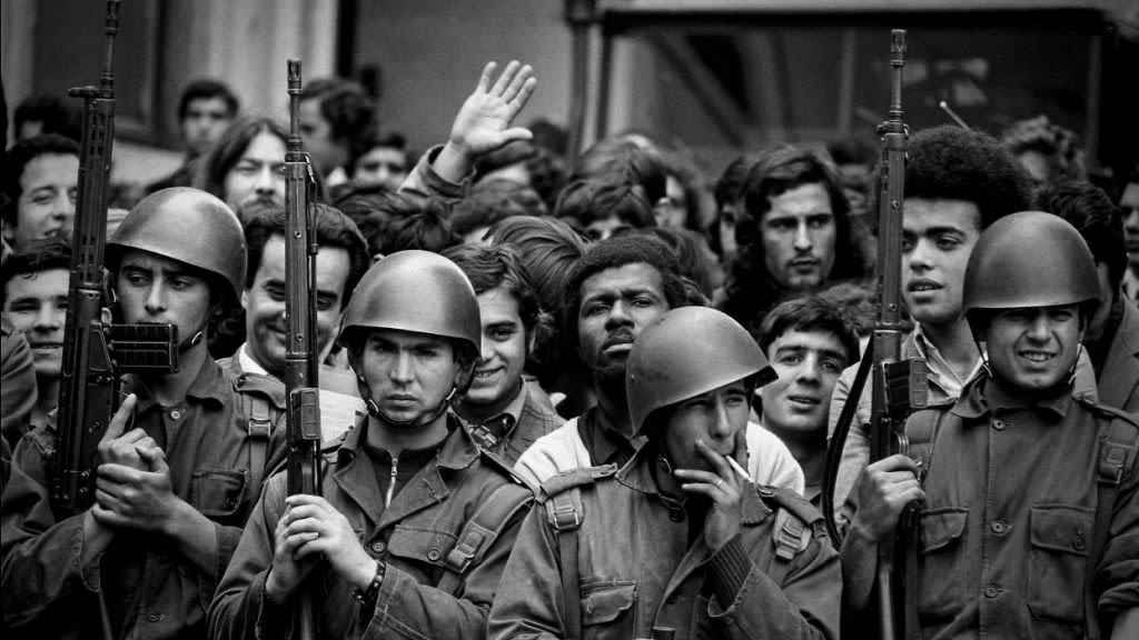 Alfredo Cunha: The photojournalist who defined Portugal's Carnation Revolution