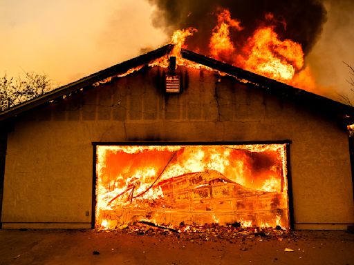 Incendio en el norte de California desplaza a cerca de 26,000 personas