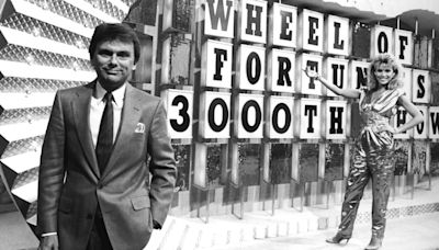 Vanna White says an emotional goodbye to Pat Sajak on ‘Wheel of Fortune’