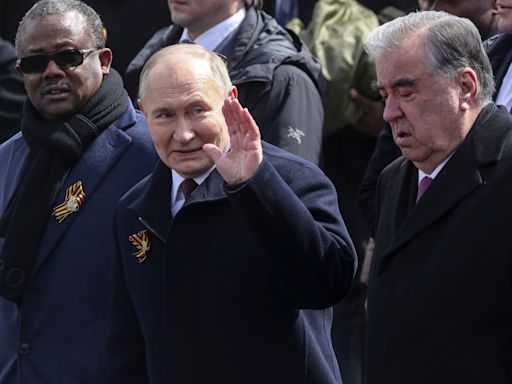 Putin preside en la plaza Roja el desfile del Día de la Victoria sobre la Alemania nazi