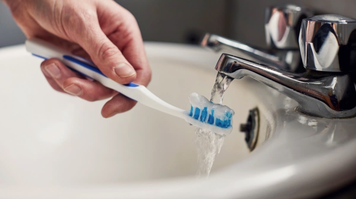 Doctor Reveals 'Mind Blowing' Toothbrush Health Tip That Takes 30 Seconds a Night