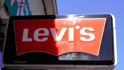 Levi Strauss' (LEVI) Q2 Earnings Beat Mark, Revenues Rise Y/Y