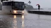 Intensas precipitaciones inundaron calles de Limón