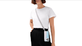 旅行也不怕手忙腳亂：RIMOWA 人氣 iPhone 保護殼推出背帶款，必須放入購物車！
