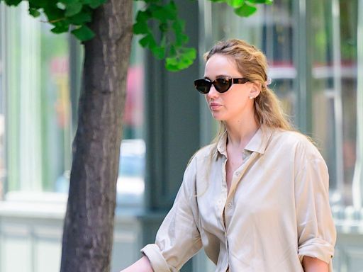 Jennifer Lawrence Has Retired The Nude Flat For An Even Stranger Shoe