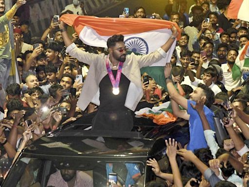 Watch: Mohammed Siraj Receives Heartwarming Welcome From Fans After Reaching Hyderabad | Sports Video / Photo Gallery