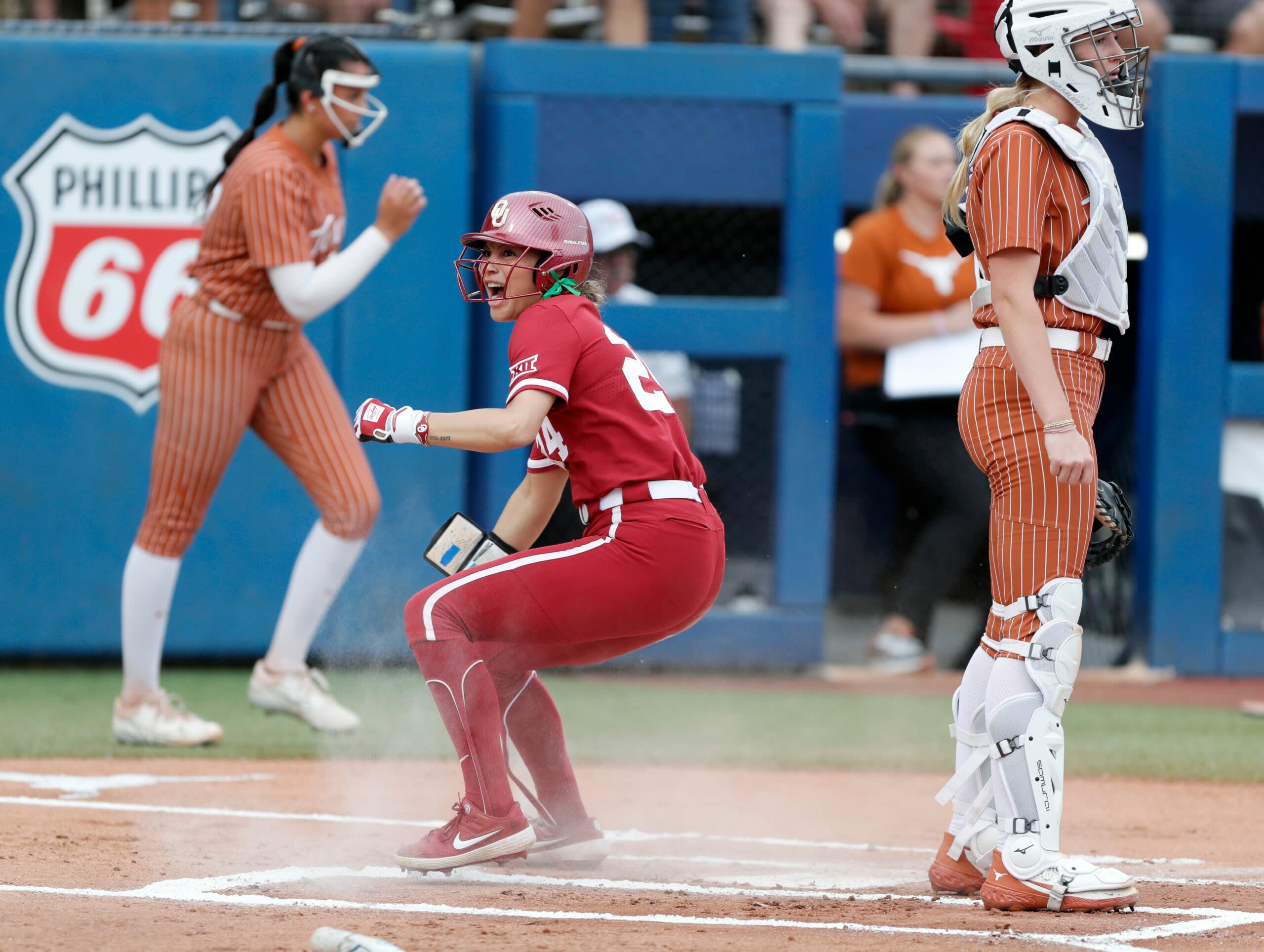 Oklahoma fights past Longhorns for Big 12 softball title