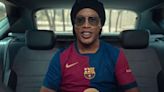 Com Ronaldinho, Barcelona lança uniforme para a temporada 2024/2025