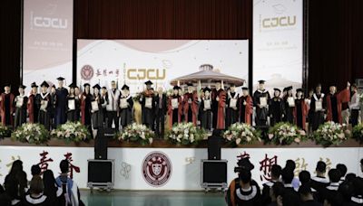 長榮大學2024畢業典禮 畢業生及家長3000多人歡慶場面溫馨熱絡