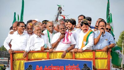 H.D. Kumaraswamy accorded grand welcome in Mandya - Star of Mysore