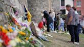 Mourners leave floral tributes to the Queen at Windsor Castle