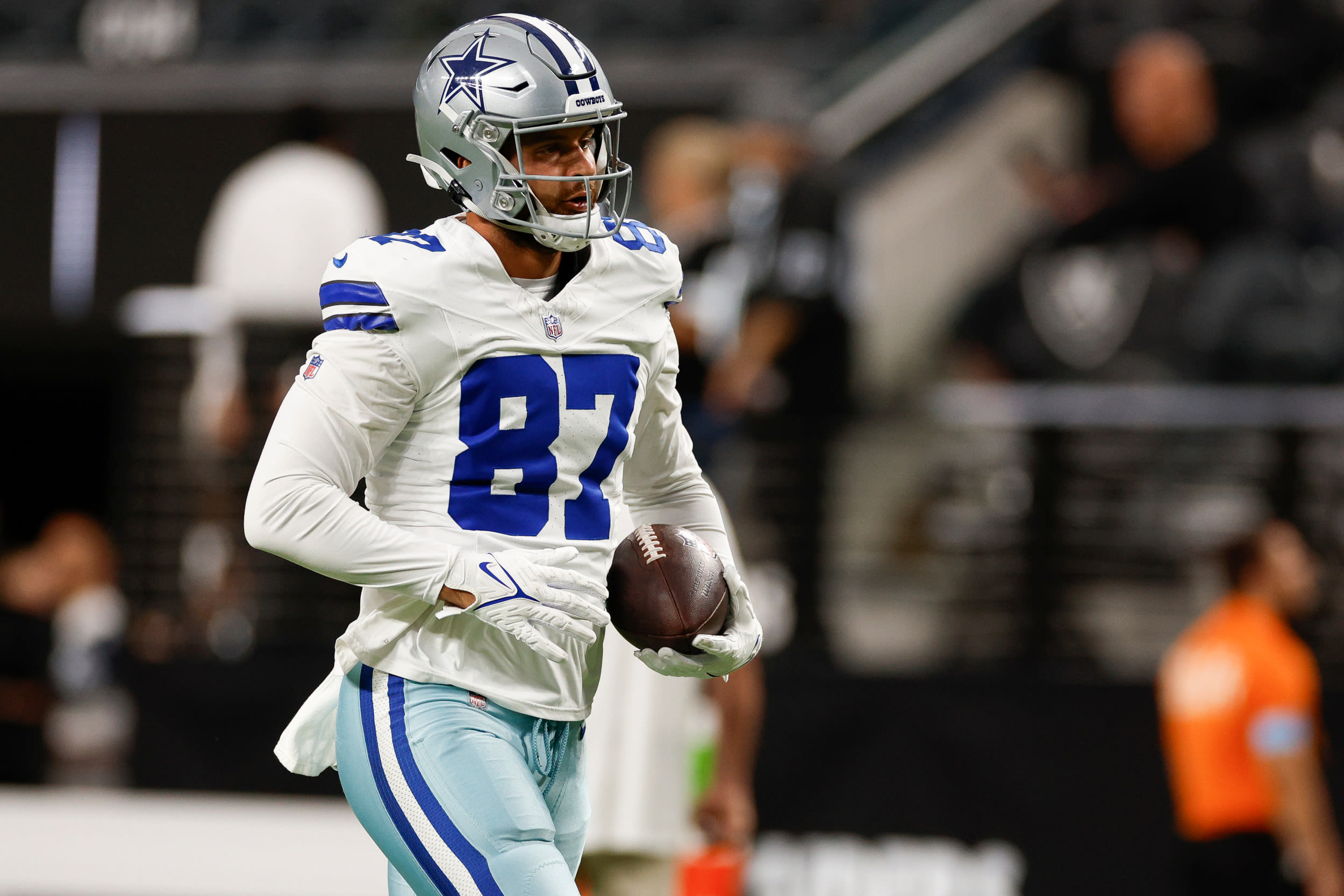 Cowboys TE Receives Positive Update Following Knee Injury Scare