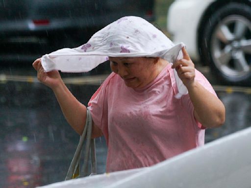 氣象局急發警報！11縣市大雨特報 多縣市遭大雷雨襲擊