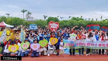 北臺南家扶親子運動會溫馨登場 百對親子餵食布丁表達反哺恩情