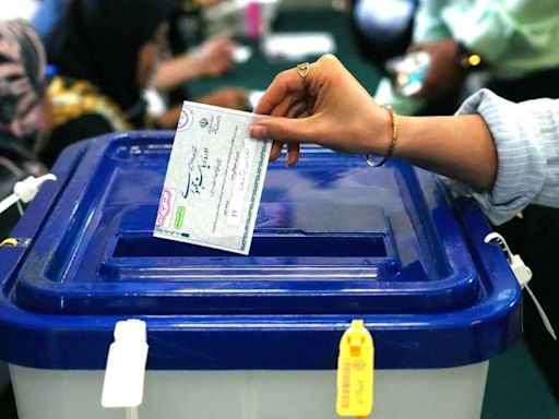 Reformist, ultraconservative lead Iran presidential vote