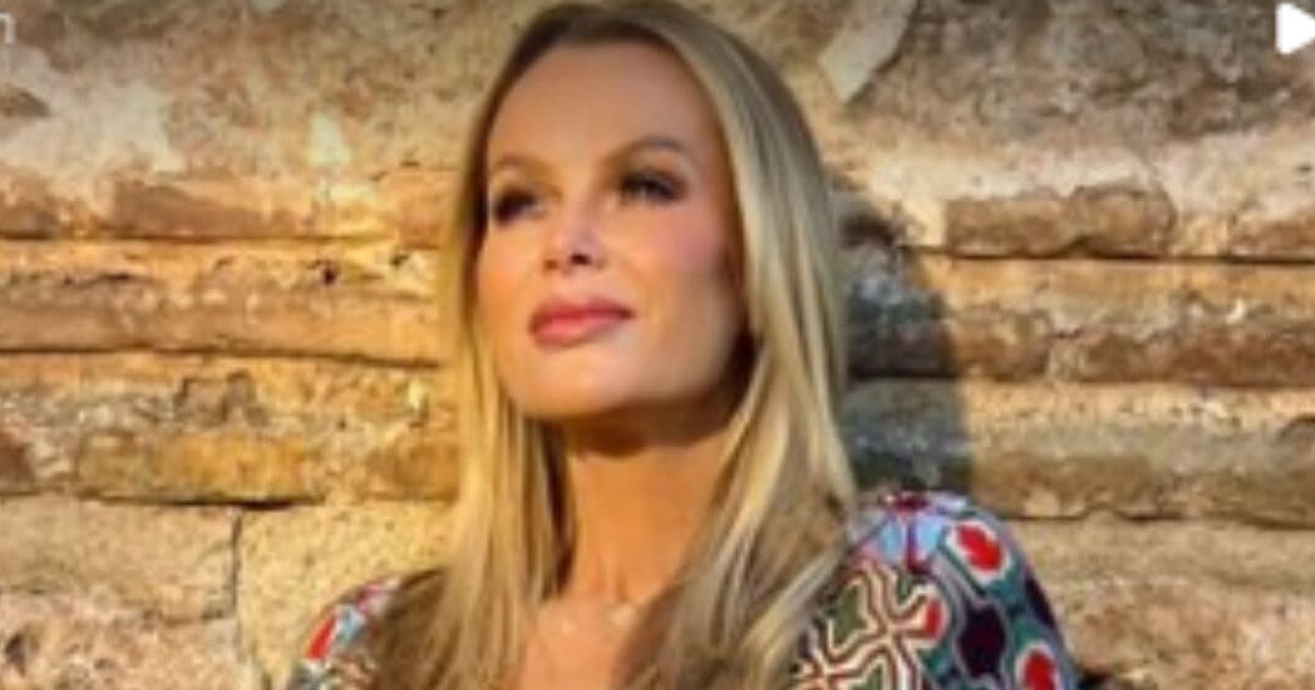 Amanda Holden flashes flawless waist as she joins Alan Carr in sizzling Spain