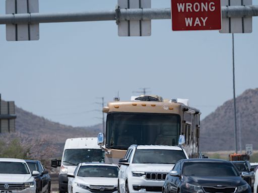 No major weekend freeway closures in Phoenix; lanes narrowed at I-10, US 60