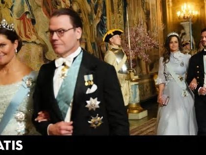 Lentejuelas y grandes joyas en Suecia: Silvia, Victoria y Sofía sacan la artillería en su cena de gala con Federico y Mary de Dinamarca