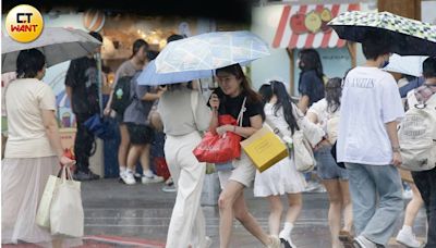 大雷雨襲3縣市「國家警報響了」 兩顆雷雨胞合併每分鐘逾500次