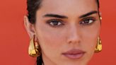 Kendall Jenner brilla en portada de Vogue con bralette de flores 3D