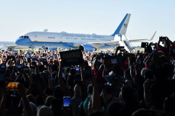 Crowd Photos at a Harris-Walz Rally Were Not Generated by AI