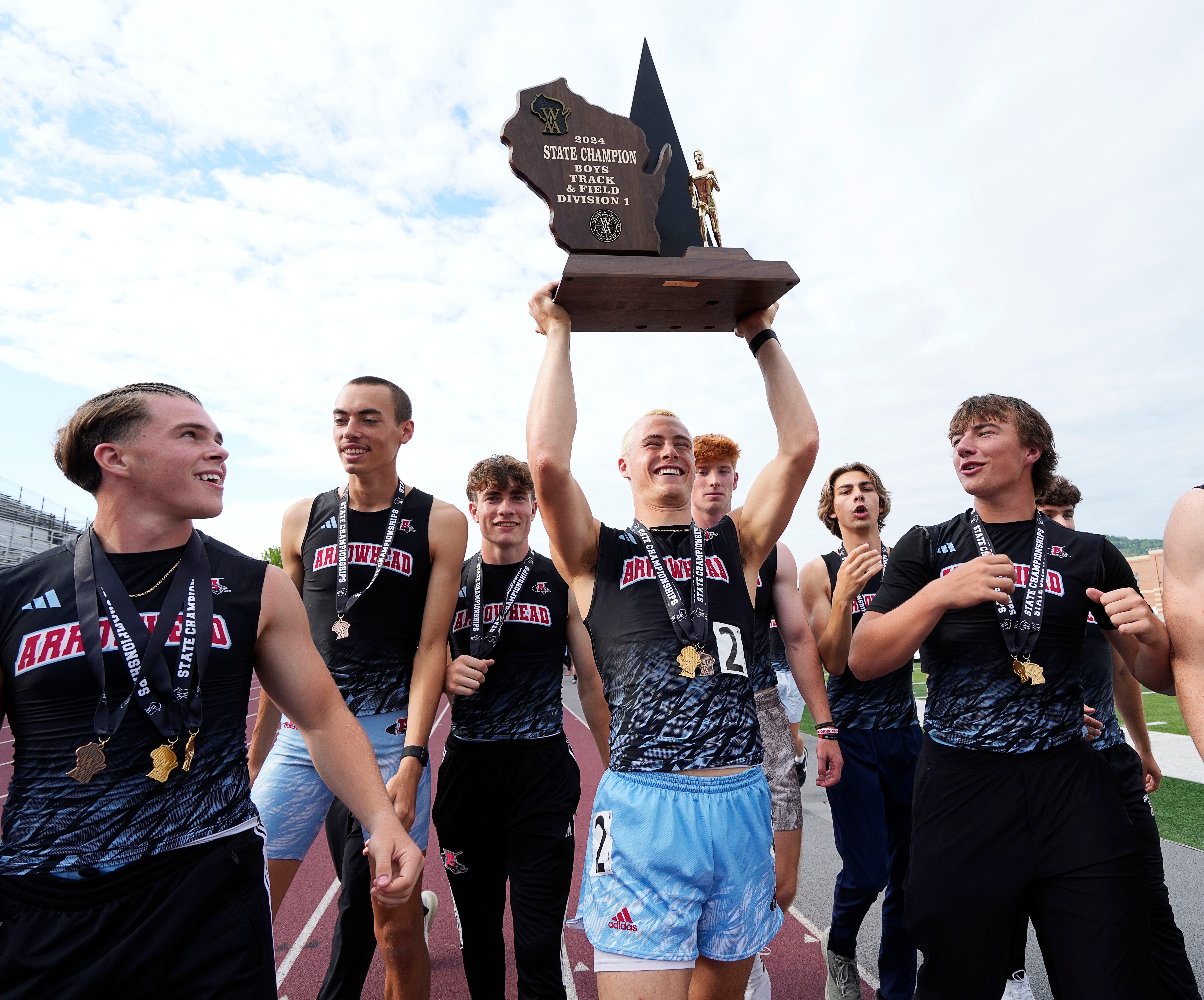 Arrowhead has historic day by winning first dual boys-girls track title in WIAA Division 1