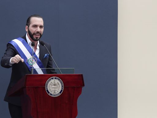 Un Nayib Bukele "todopoderoso" asume su segundo mandato en El Salvador: mano dura y una economía en crisis