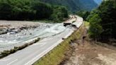 Verkehr über Alpenautobahn A13 in der Schweiz rollt wieder