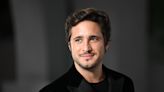 Diego Boneta y la ironía de cambiarse el apellido latino para triunfar con una serie... latina