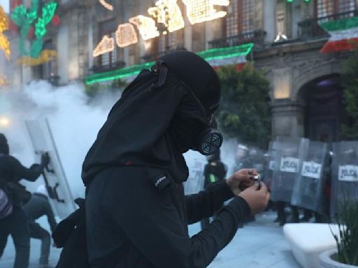 Bloque Negro ‘golpea’ otra vez negocios en marcha por 2 de Octubre en CDMX