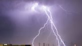 Father resuscitates 12-year-old daughter after she was struck by lightning in Sun City West