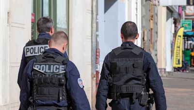 Le quita el arma a un policía y hiere de gravedad a dos agentes en París