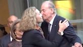 El video del insólito saludo entre el rey Juan Carlos I y su hija que se viralizó y su significado