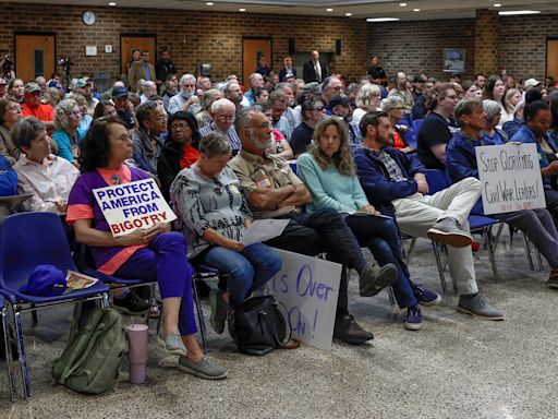 Virginia school board votes to restore names of Confederate leaders to 2 schools