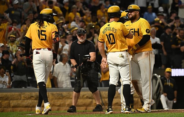 Pirates blast 7 homers in domination over Mets, run out of fireworks