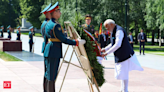 PM Modi pays tribute at 'Tomb of the Unknown Soldier' in Russia - The Economic Times
